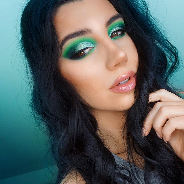 New get READ-y with me video tonight at 4est! 📚🤓 did this look with @norvina vol 3 @meltcosmetics Muerte @colourpopcosmetics Lumiere lip liner + @fentybeauty $weetmouth Gloss Bomb .
.
#norvinapalette #meltcosmetics #meltmuerte #fentyglossbomb #colourpopcosmetics