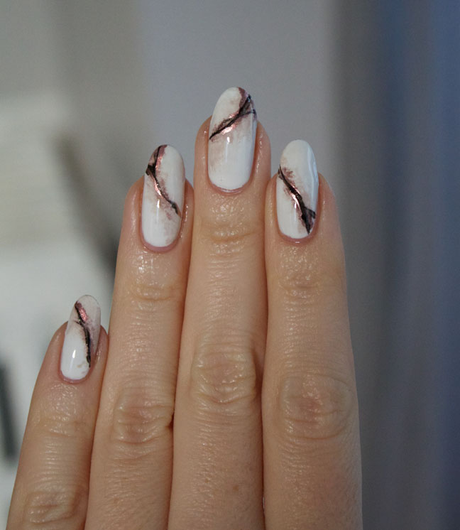 rose_gold_marble_nail_1